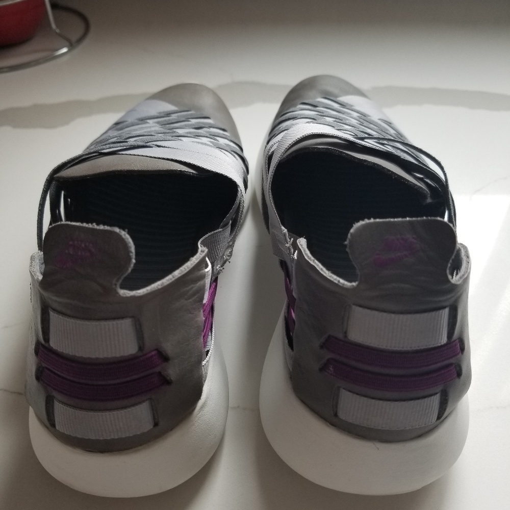 Nike Roshe Run woen shoe. Used. Good condition. - Picture 3 of 6